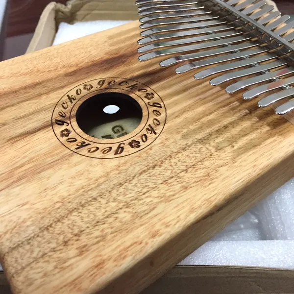 Đàn Kalimba 17 Phím Gỗ Long Não Cổ Điển Gecko KaLinh