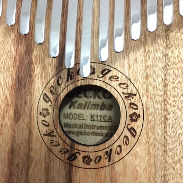 Đàn Kalimba 17 Phím Gỗ Long Não Cổ Điển Gecko KaLinh