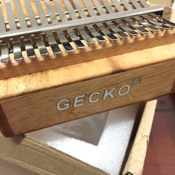 Đàn Kalimba 17 Phím Gỗ Long Não Cổ Điển Gecko KaLinh