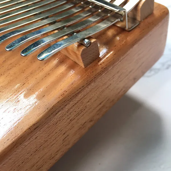 Đàn Kalimba 17 Phím Gỗ Mahogany Cổ Điển Classic Gecko KaLinh