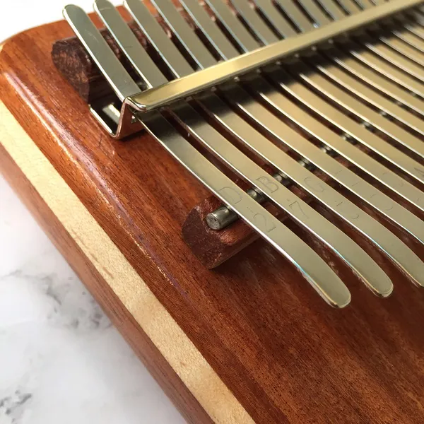 Đàn Kalimba 17 Phím Gỗ Hương Đỏ Cổ Điển Gecko KaLinh