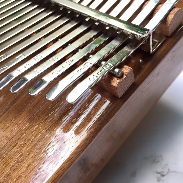 Đàn Kalimba 21 Phím Gỗ Óc Chó Âm Đáy Hluru KaLinh