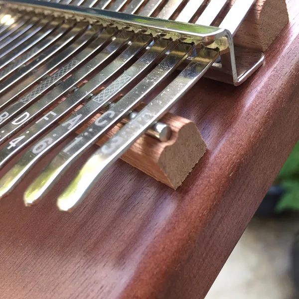 Đàn Kalimba Uốn 17 Phím Mahogany Nguyên Khối KaLinh