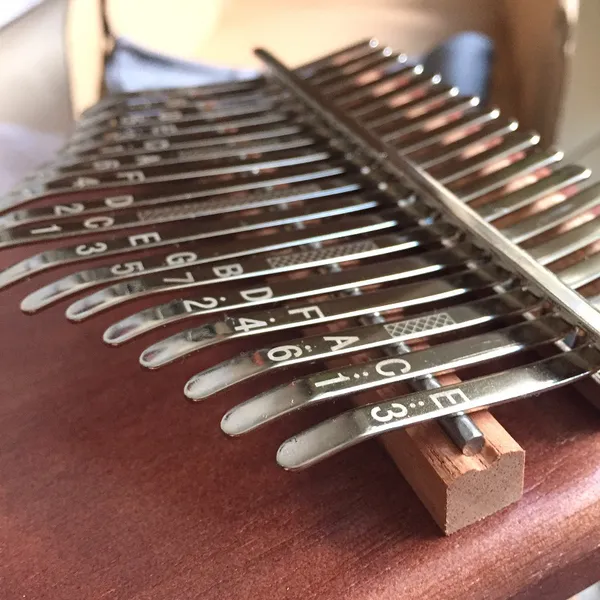 Đàn Kalimba Uốn 17 Phím Mahogany Nguyên Khối KaLinh