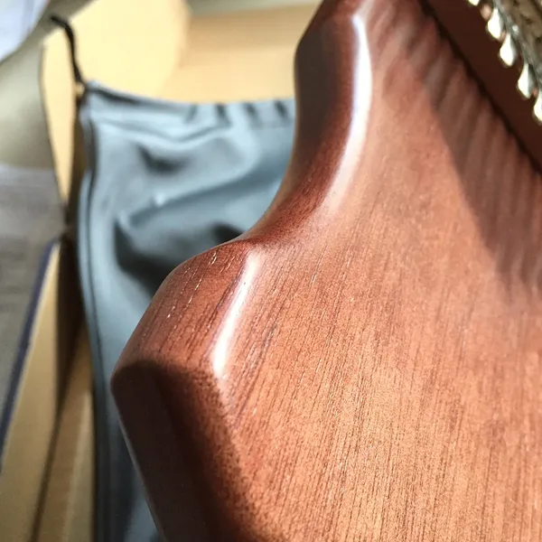 Đàn Kalimba Uốn 17 Phím Mahogany Nguyên Khối KaLinh