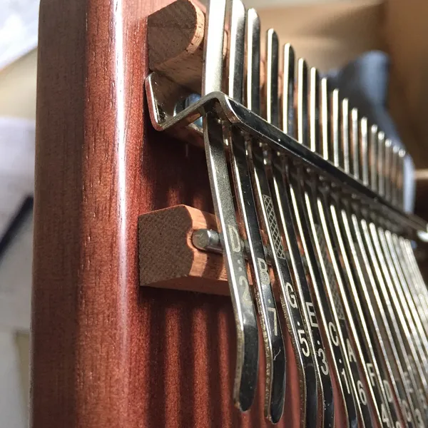 Đàn Kalimba Uốn 17 Phím Mahogany Nguyên Khối KaLinh