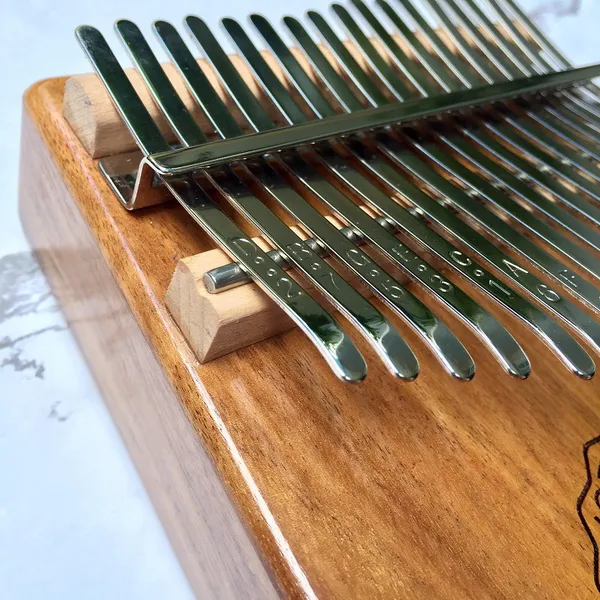 Đàn Kalimba 17 Phím Gỗ Keo Acacia Cổ Điển Classic Hluru KaLinh