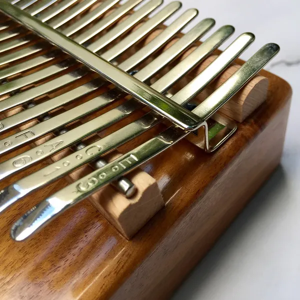 Đàn Kalimba 17 Phím Gỗ Keo Acacia Cổ Điển Classic Hluru KaLinh