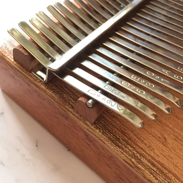 Đàn Kalimba 21 Phím Gỗ Mahogany Âm Đáy Dạng Thùng KaLinh