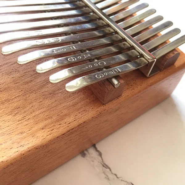 Đàn Kalimba 21 Phím Gỗ Mahogany Âm Đáy Dạng Thùng KaLinh