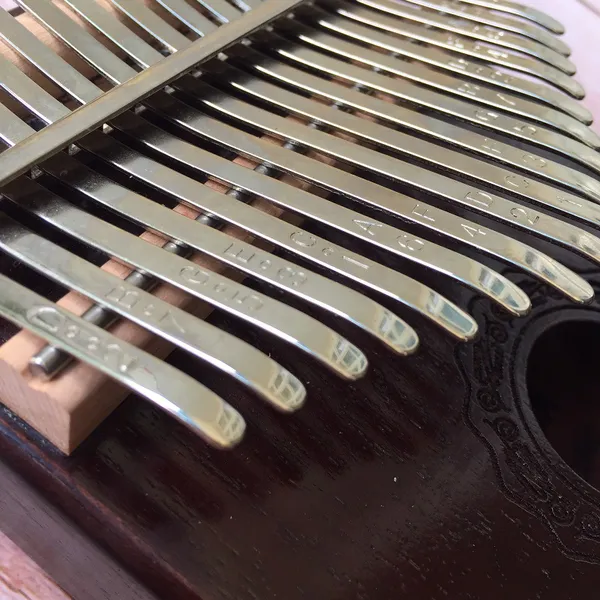 Đàn Kalimba 17 Phím Gỗ Mahogany Classic Hluru KaLinh