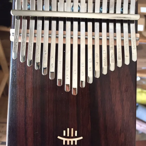 Đàn Kalimba 17 Phím Gỗ Hoa Hồng Nguyên Khối Rosewood Hluru Kalinh