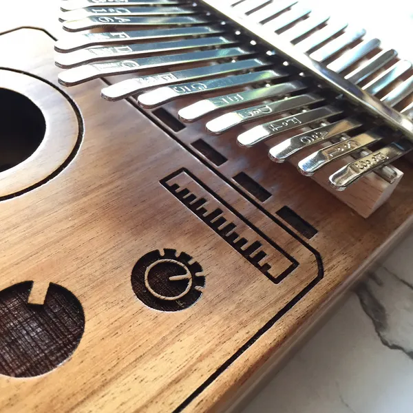 Đàn Kalimba 17 Phím Gỗ Keo Radio Purm KaLinh