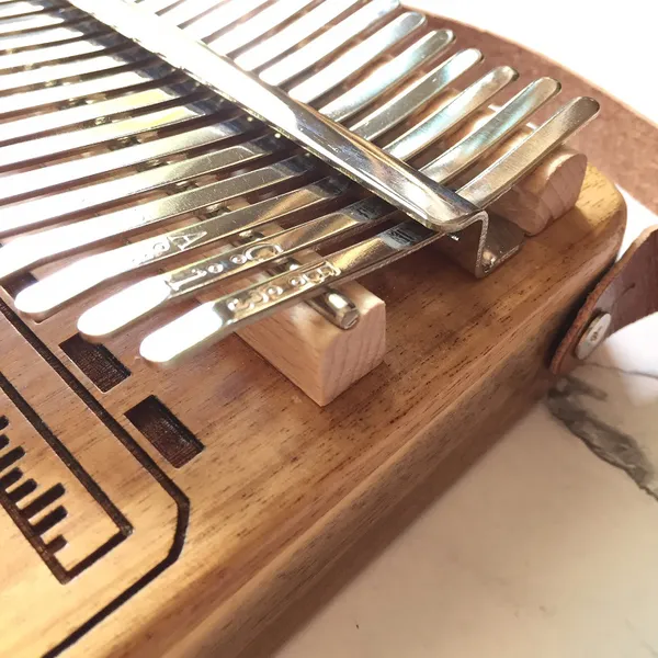 Đàn Kalimba 17 Phím Gỗ Keo Radio Purm KaLinh