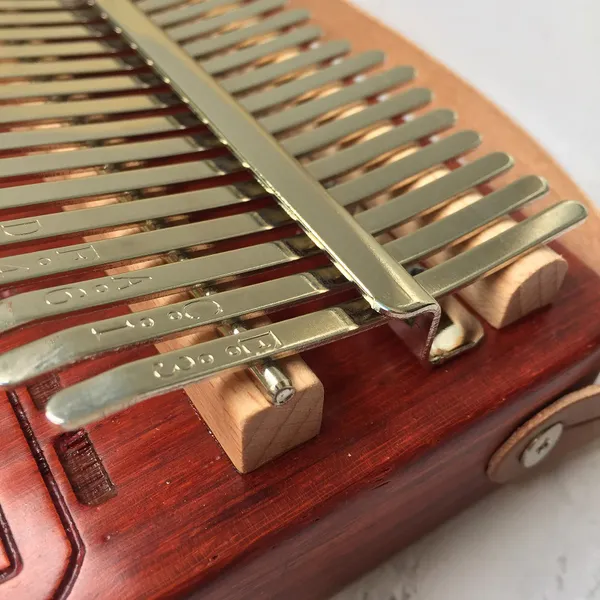 Đàn Kalimba 17 Phím Gỗ Đàn Hương Đỏ Radio Purm KaLinh