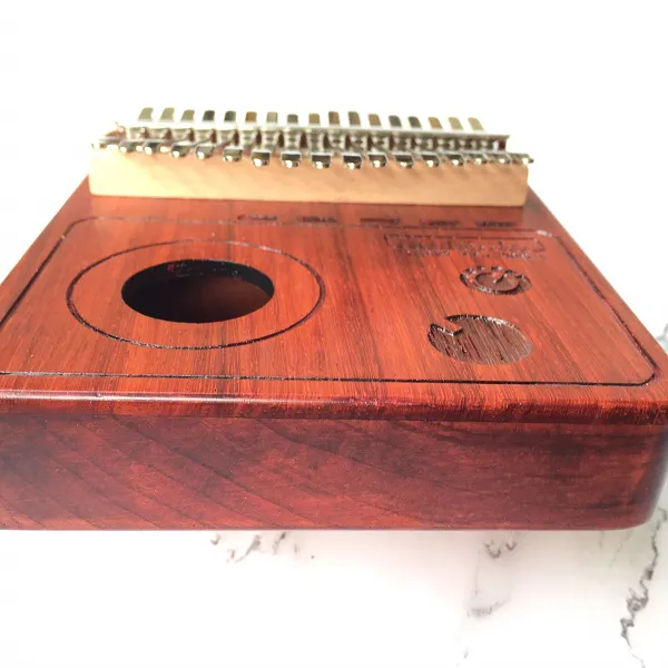 Đàn Kalimba 17 Phím Gỗ Đàn Hương Đỏ Radio Purm KaLinh