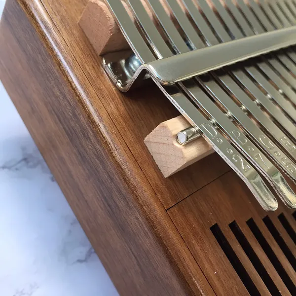 Đàn Kalimba 17 Phím Gỗ Mahogany Radio Nâu KaLinh