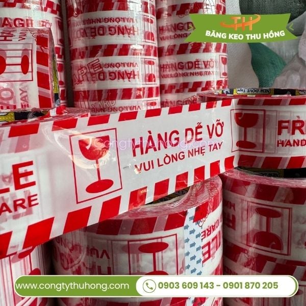 Băng keo niêm phong in chữ hàng dễ vỡ cảnh báo cho kiện hàng Băng keo niêm phong in chữ hàng dễ vỡ cảnh báo cho kiện hàng