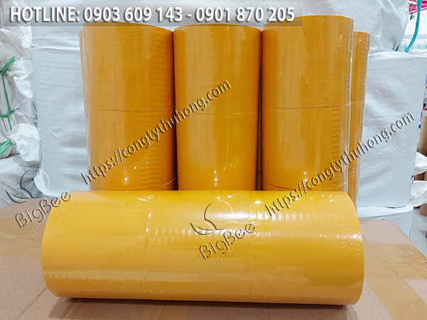 băng keo dán nền màu vàng tại xưởng Thu Hồng