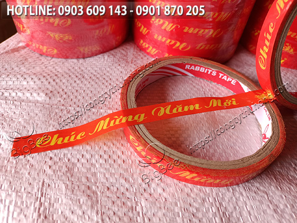 băng keo đỏ có chữ chúc mừng năm mới 1