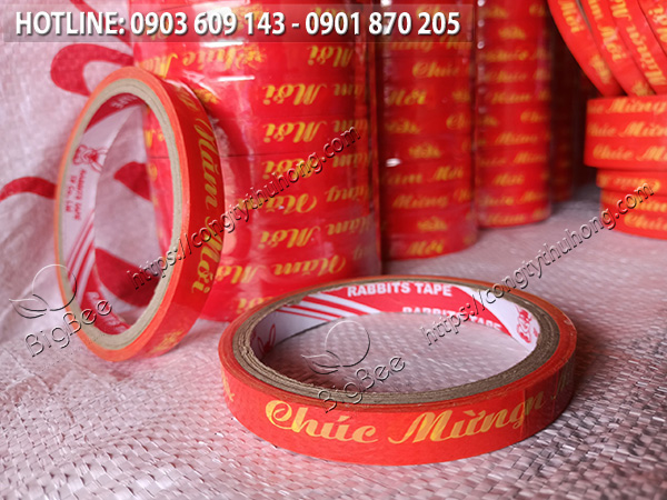 băng keo đỏ có chữ chúc mừng năm mới 2