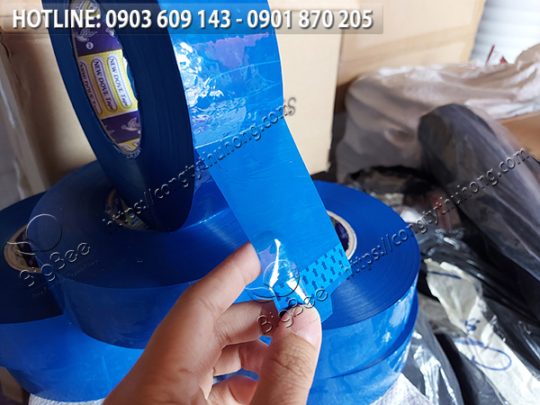 băng keo màu cuộn lớn đảm bảo độ lớn và màu sắc