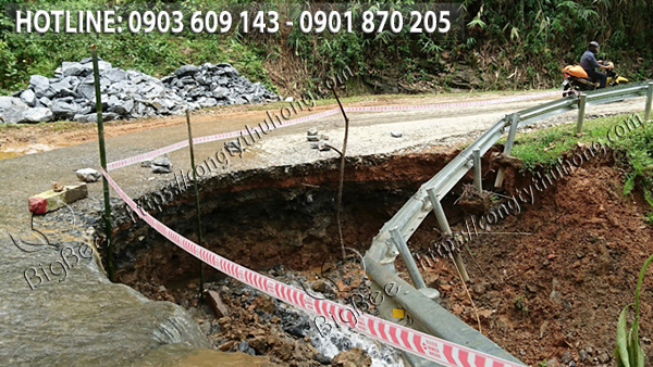 Rào chắn cảnh báo đường sạt lở