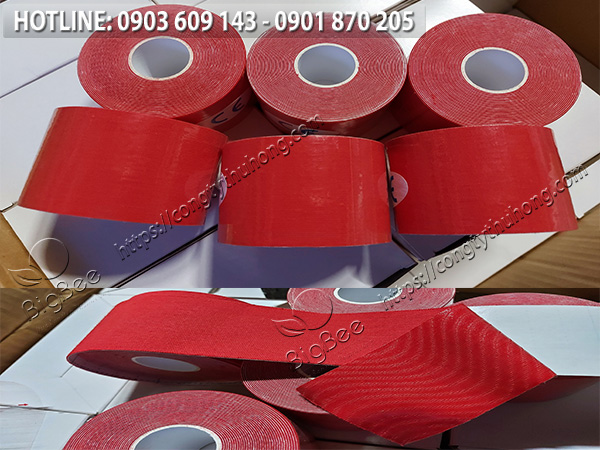 Quấn băng keo cổ chân khi đá bóng đúng cách giảm chấn thương trong thể thao Quấn băng keo cổ chân khi đá bóng đúng cách giảm chấn thương trong thể thao