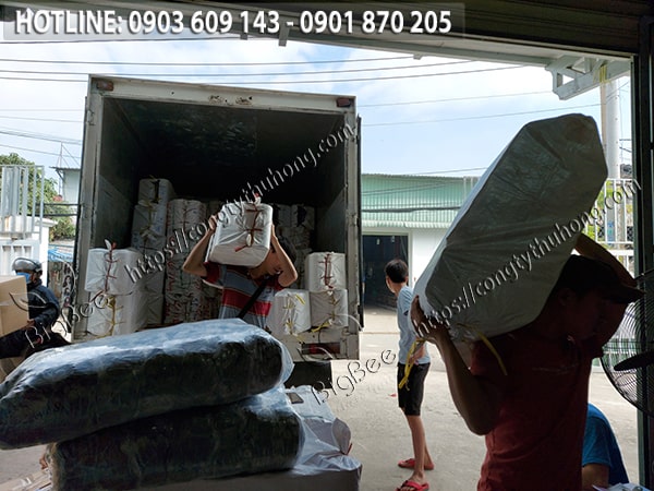 Giao hàng băng keo cho khách thành phố Hồ Chí Minh