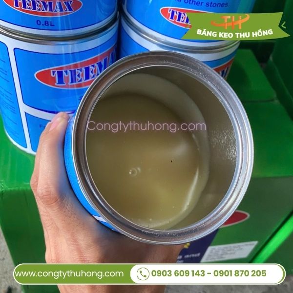 Chất keo màu vàng nhạt dính đá Chất keo màu vàng nhạt dính đá