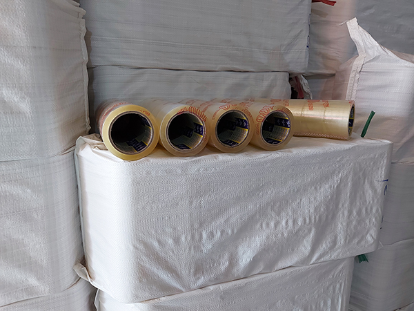 Băng keo trong phân theo bao đúng kích thước và trọng lượng Băng keo trong phân theo bao đúng kích thước và trọng lượng