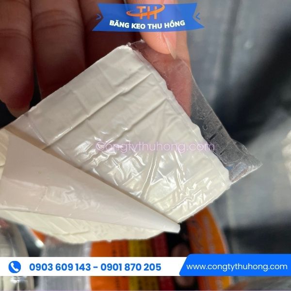 Băng keo chống dột có lớp keo bám dính siêu chắc Băng keo chống dột có lớp keo bám dính siêu chắc