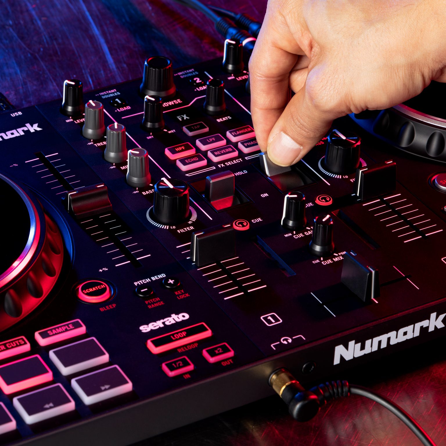 Bàn DJ Numark Mixtrack Pro FX