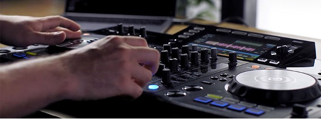 Pioneer XDJ RR có thiết kế hiện đại, giao diện dễ dàng sử dụng