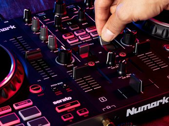 Review Đánh Giá Bàn DJ Mixtrack Pro FX