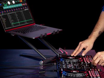 Numark Mixtrack Platinum - Bàn DJ Chất Lượng Cao Cho Người Mới Bắt Đầu 