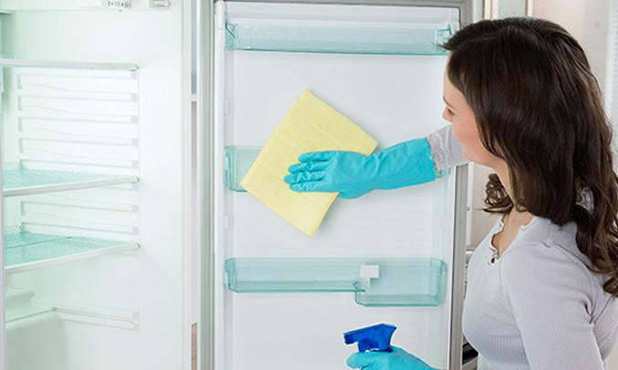 TỦ LẠNH ELECTROLUX 350 LÍT ETB3700H-H- Vệ sinh dễ dàng, việc nhà nhẹ nhàn g