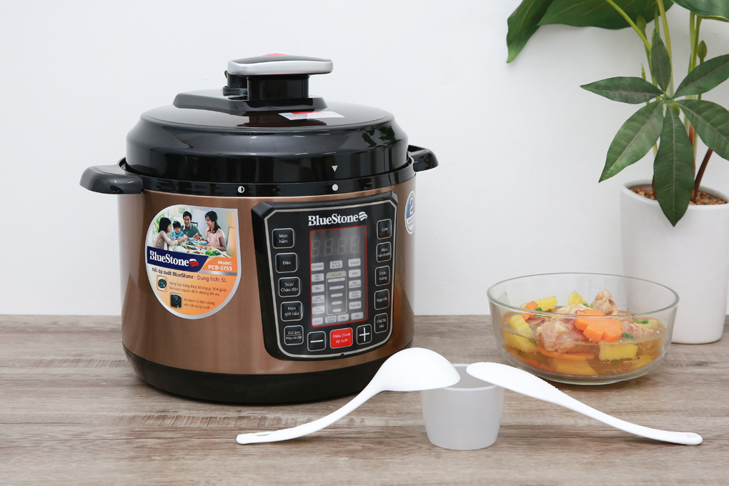 Thiết kế sang trọng, màu vàng đồng bắt mắt - Nồi áp suất điện Bluestone PCB-5753 5 lít Thiết kế sang trọng, màu vàng đồng bắt mắt - Nồi áp suất điện Bluestone PCB-5753 5 lít