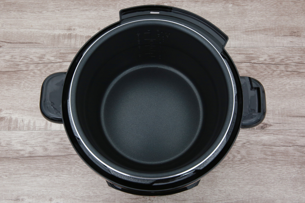 Công suất nồi áp suất điện 900 W cùng với mâm nhiệt phẳng giúp truyền nhiệt nhanh - Nồi áp suất điện Bluestone PCB-5753 5 lít Công suất nồi áp suất điện 900 W cùng với mâm nhiệt phẳng giúp truyền nhiệt nhanh - Nồi áp suất điện Bluestone PCB-5753 5 lít