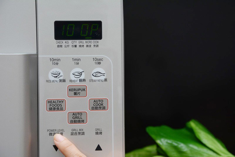 Tùy chọn 1 trong 5 mức năng lượng vi sóng Tùy chọn 1 trong 5 mức năng lượng vi sóng