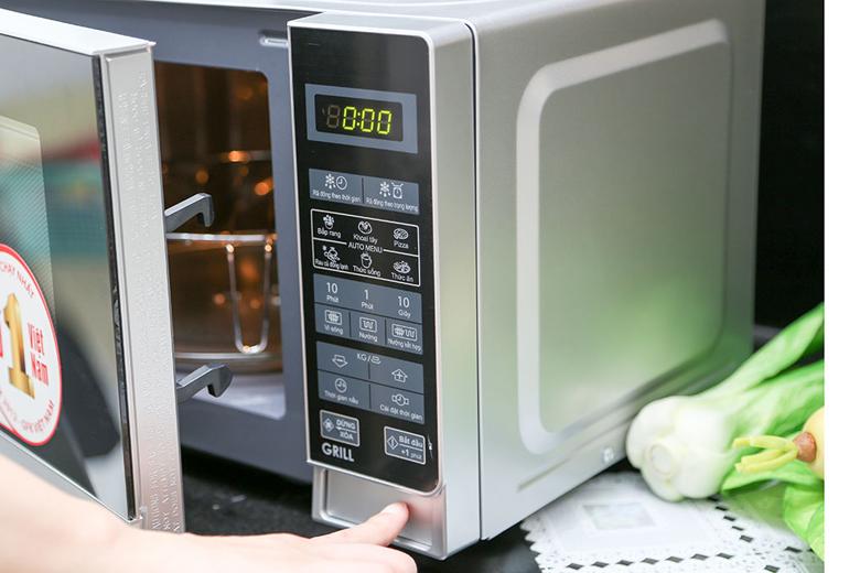 Bảng điều khiển điện tử, nút nhấn mở lò dễ sử dụng Bảng điều khiển điện tử, nút nhấn mở lò dễ sử dụng