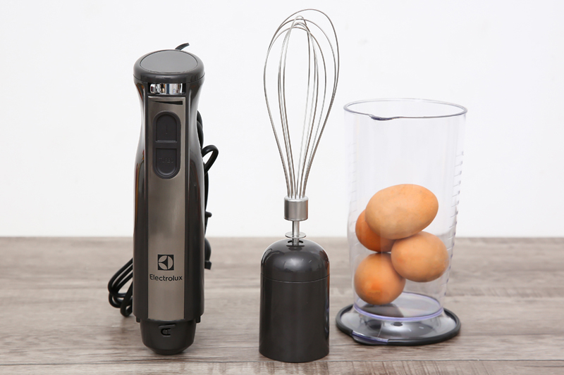 Đánh trứng - Máy xay sinh tố cầm tay Electrolux ESTM5417S Đánh trứng - Máy xay sinh tố cầm tay Electrolux ESTM5417S
