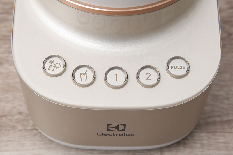 Đa chức năng, dễ dùng - Máy xay sinh tố Electrolux E7CB1-86SM Đa chức năng, dễ dùng - Máy xay sinh tố Electrolux E7CB1-86SM