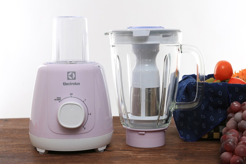 Máy xay sinh tố Electrolux EBR3646 Máy xay sinh tố Electrolux EBR3646