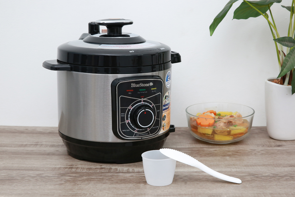 Vỏ bằng thép không gỉ sáng bóng, dung tích 5 lít - Nồi áp suất điện BlueStone PCB-5619 5 lít Vỏ bằng thép không gỉ sáng bóng, dung tích 5 lít - Nồi áp suất điện BlueStone PCB-5619 5 lít