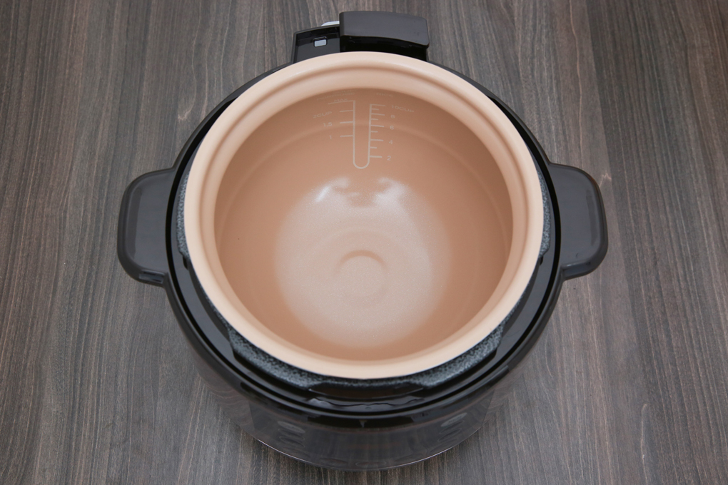 Lòng nồi bằng chất liệu hợp kim nhôm phủ chống dính dày bền - Nồi áp suất Bluestone PCB-5763 6 lít Lòng nồi bằng chất liệu hợp kim nhôm phủ chống dính dày bền - Nồi áp suất Bluestone PCB-5763 6 lít