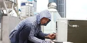 Thợ điều hòa trong những ngày nắng nóng