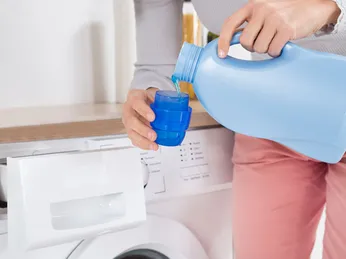 Nguyên nhân và cách khắc phục,  vì sao dùng nước xả đồ không thơm khi giặt máy?