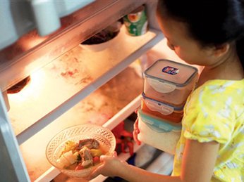 Tại sao không nên để thực phẩm nóng vào tủ lạnh?