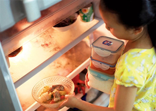 Tại sao không nên để thực phẩm nóng vào tủ lạnh?